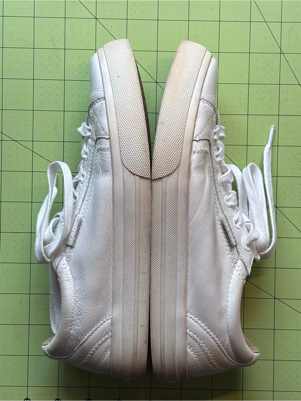 TAOS Plim Soul All Leather Sneakers Sz 7.5   Discontinued model.  Glove leather